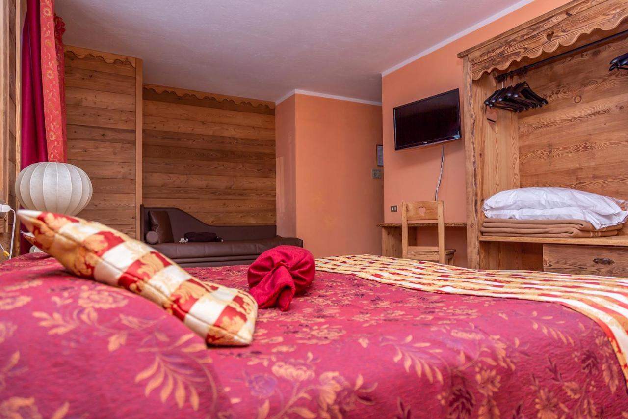 Hotel Chaberton Cesana Torinese Bagian luar foto