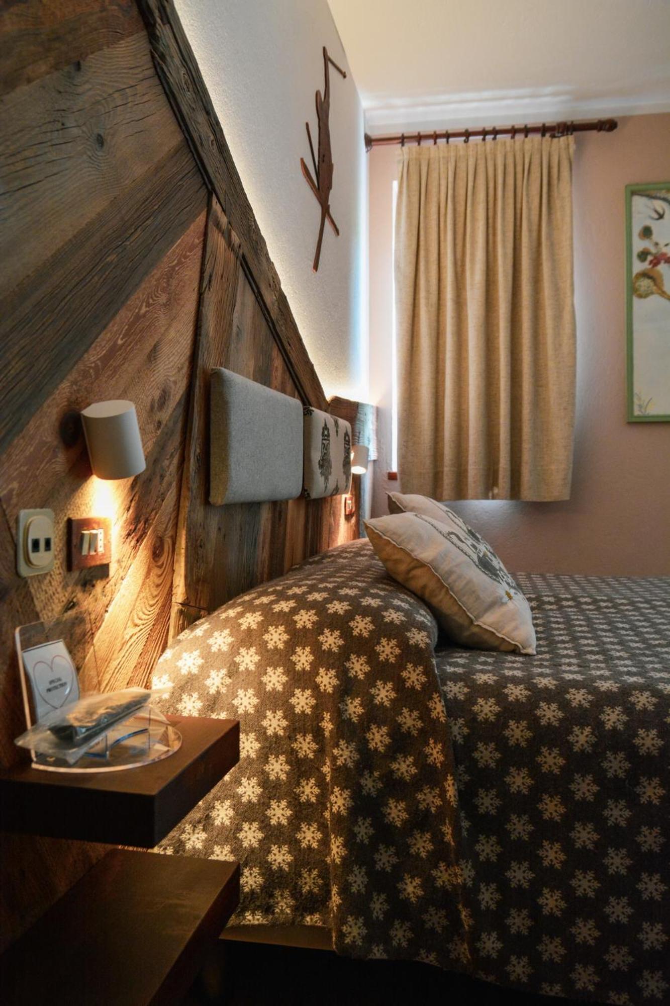 Hotel Chaberton Cesana Torinese Bagian luar foto