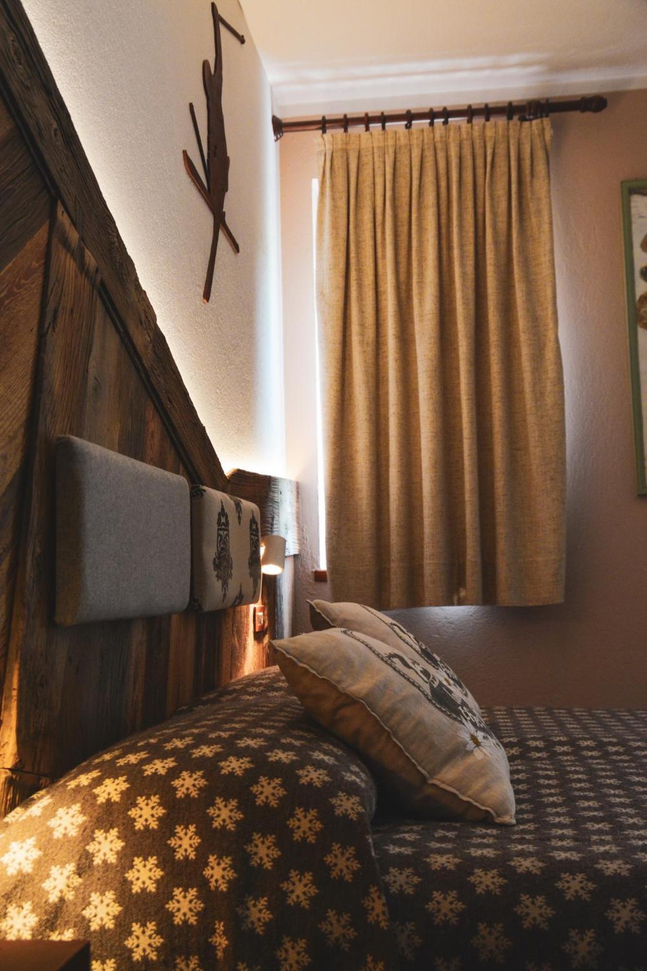 Hotel Chaberton Cesana Torinese Bagian luar foto