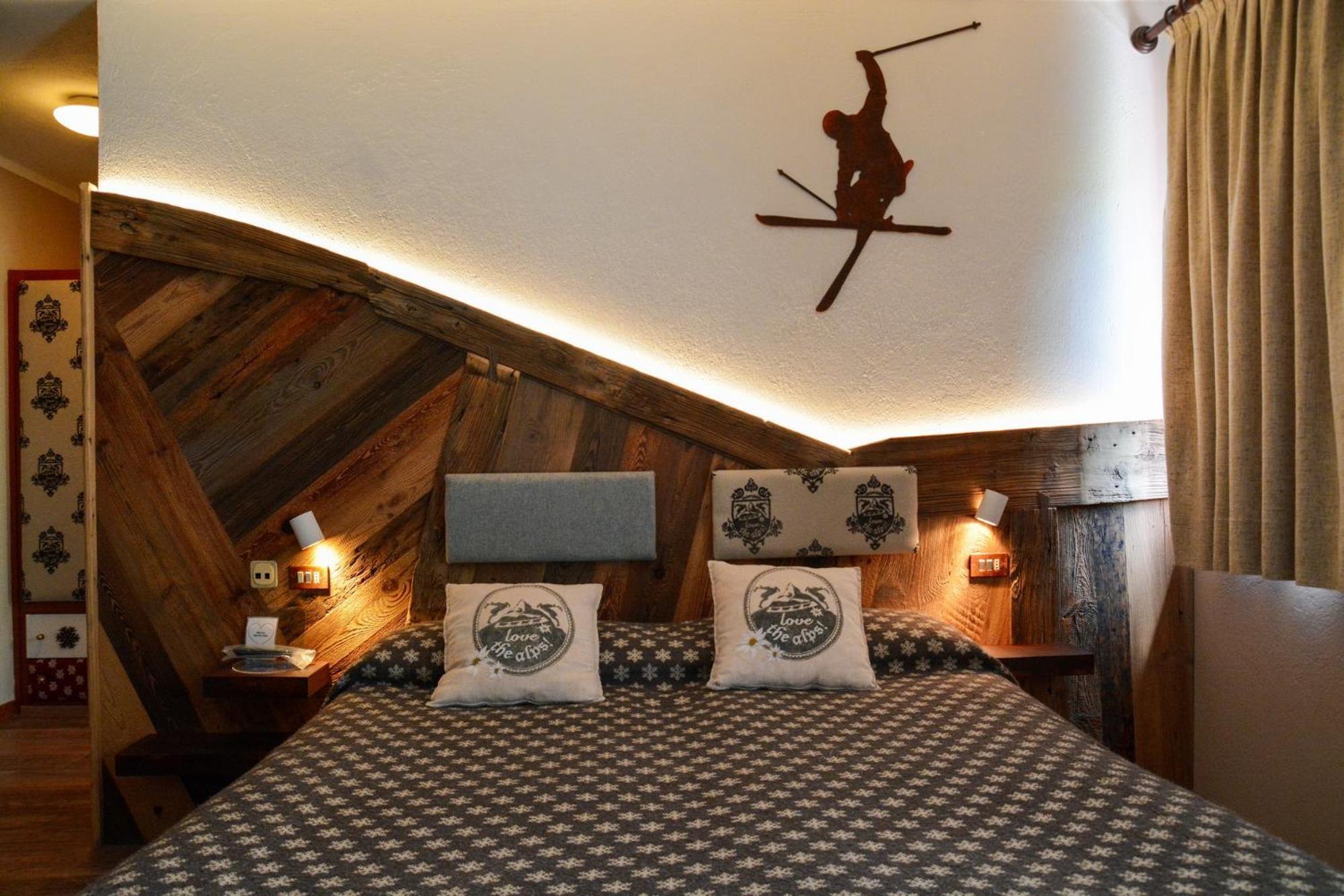 Hotel Chaberton Cesana Torinese Bagian luar foto