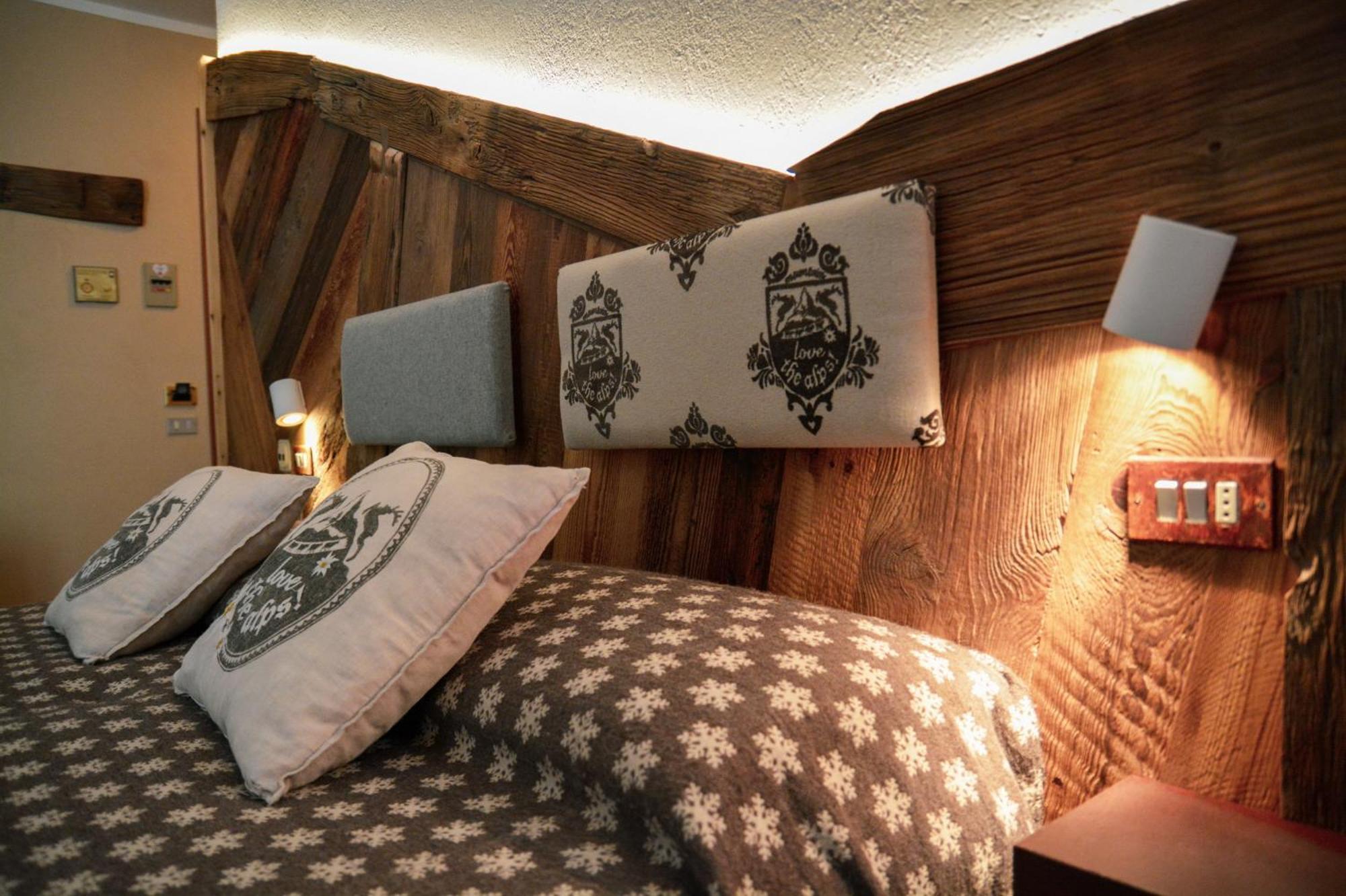 Hotel Chaberton Cesana Torinese Bagian luar foto