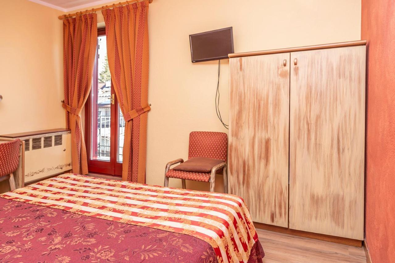 Hotel Chaberton Cesana Torinese Bagian luar foto