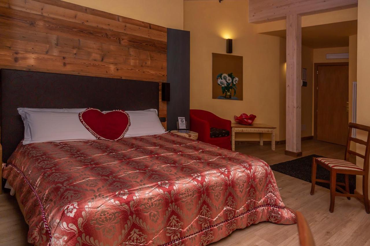 Hotel Chaberton Cesana Torinese Bagian luar foto