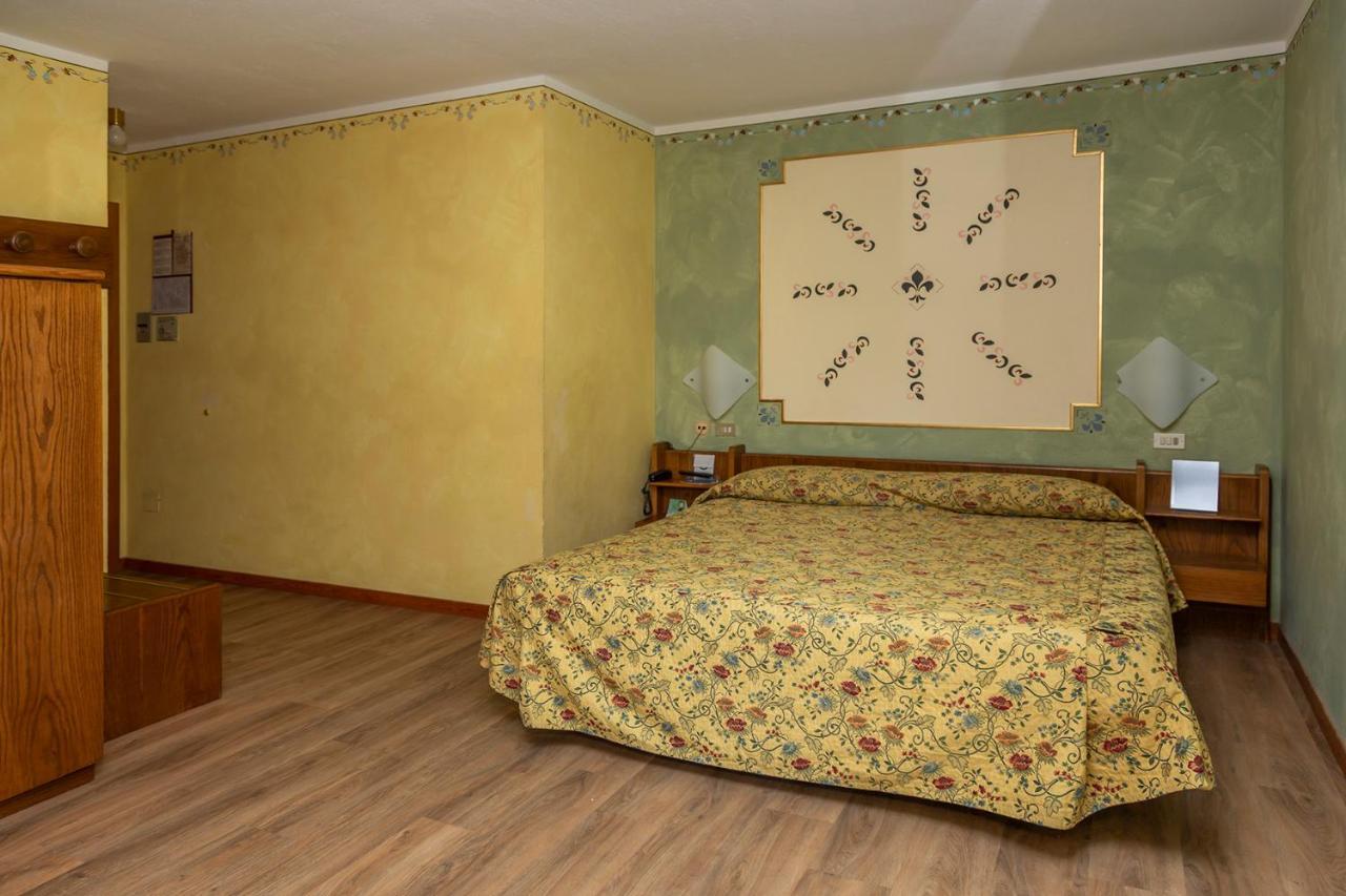 Hotel Chaberton Cesana Torinese Bagian luar foto