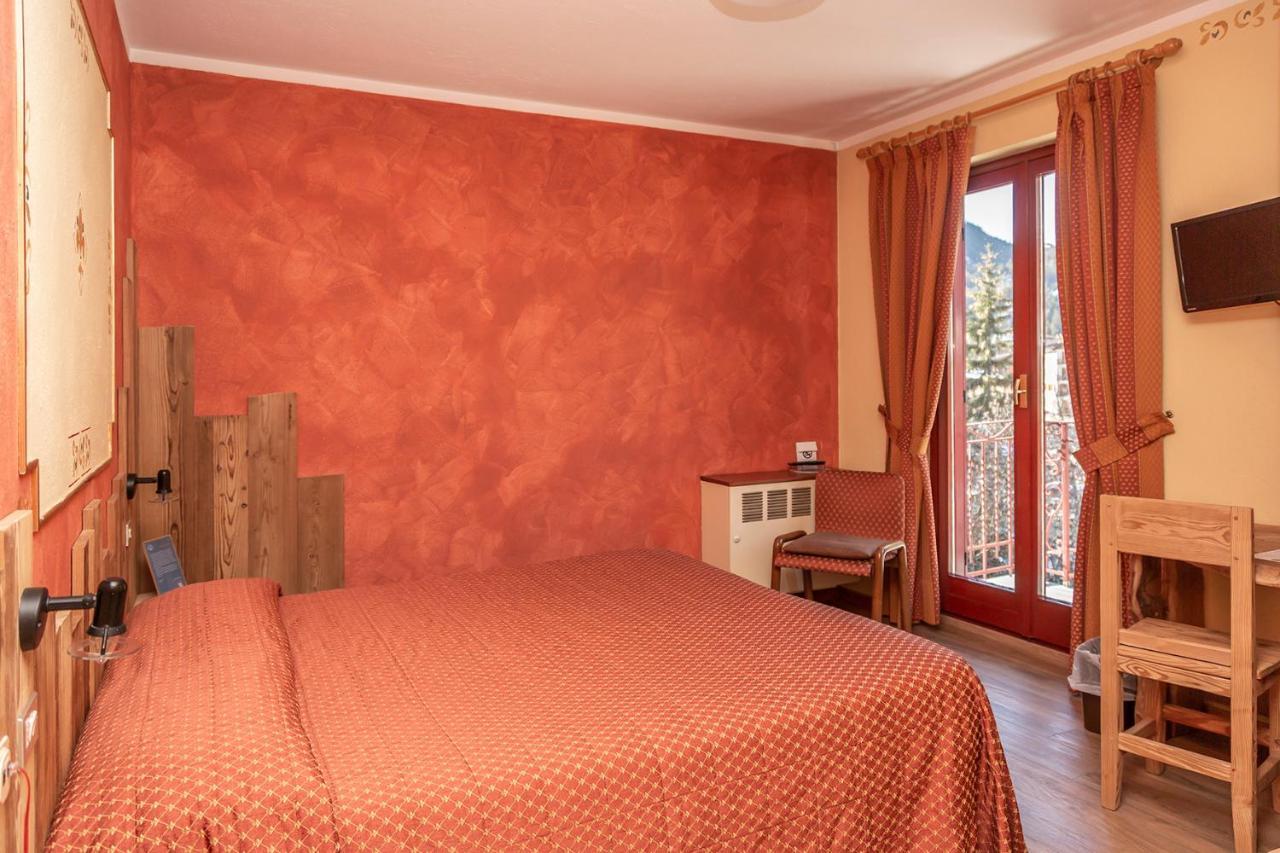 Hotel Chaberton Cesana Torinese Bagian luar foto