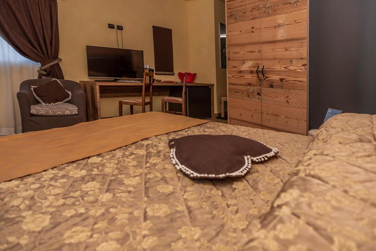 Hotel Chaberton Cesana Torinese Bagian luar foto
