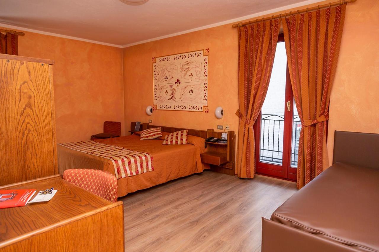 Hotel Chaberton Cesana Torinese Bagian luar foto