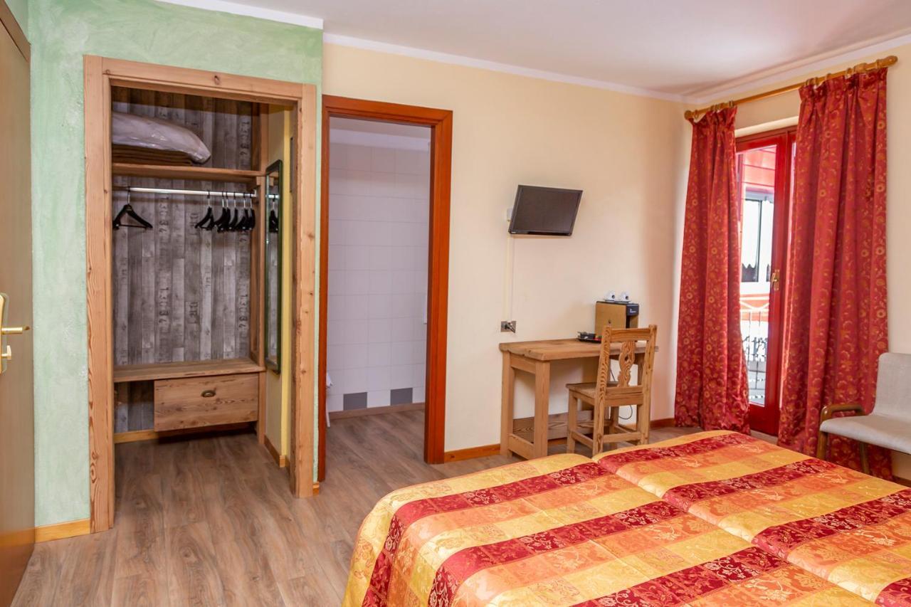 Hotel Chaberton Cesana Torinese Bagian luar foto