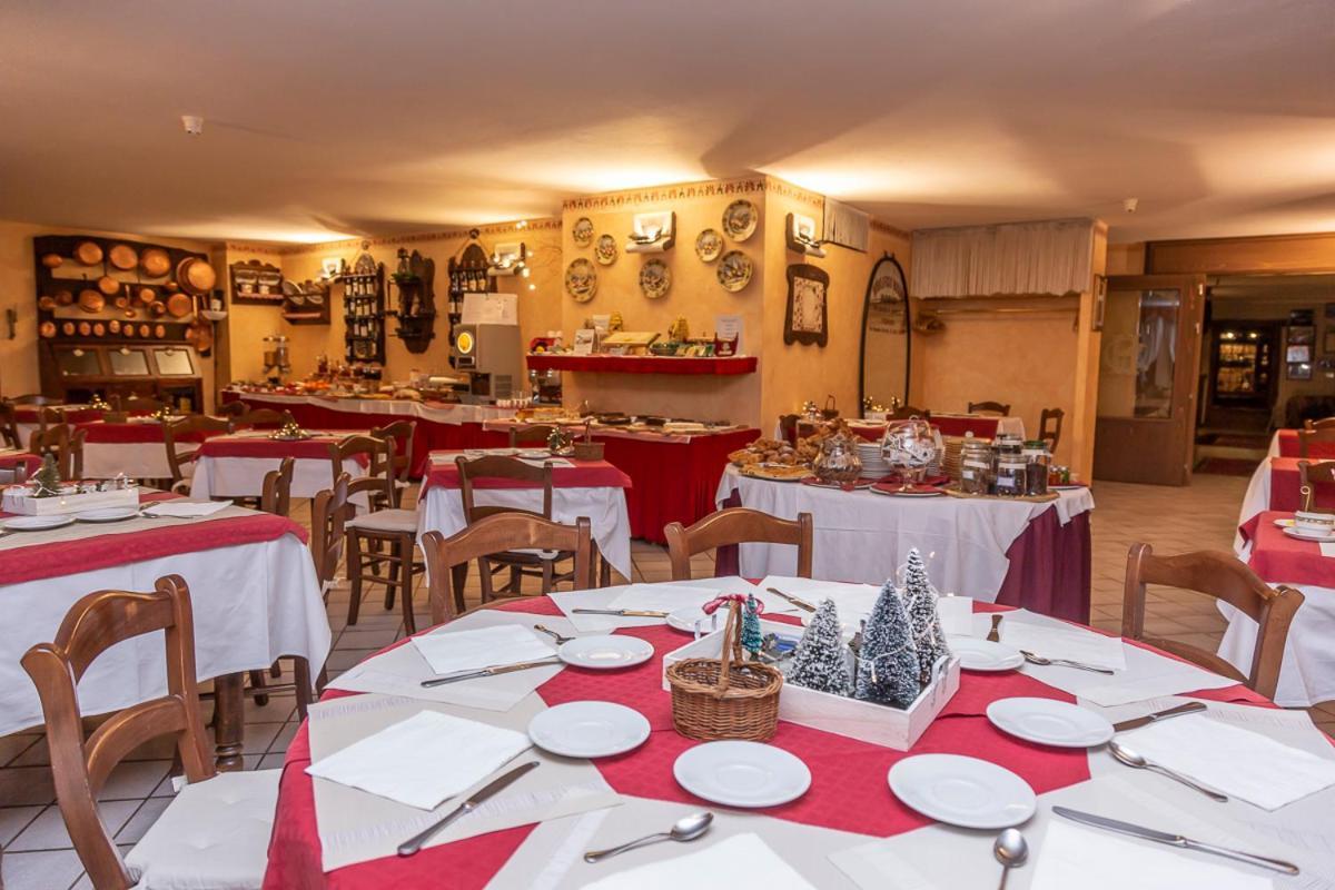 Hotel Chaberton Cesana Torinese Bagian luar foto