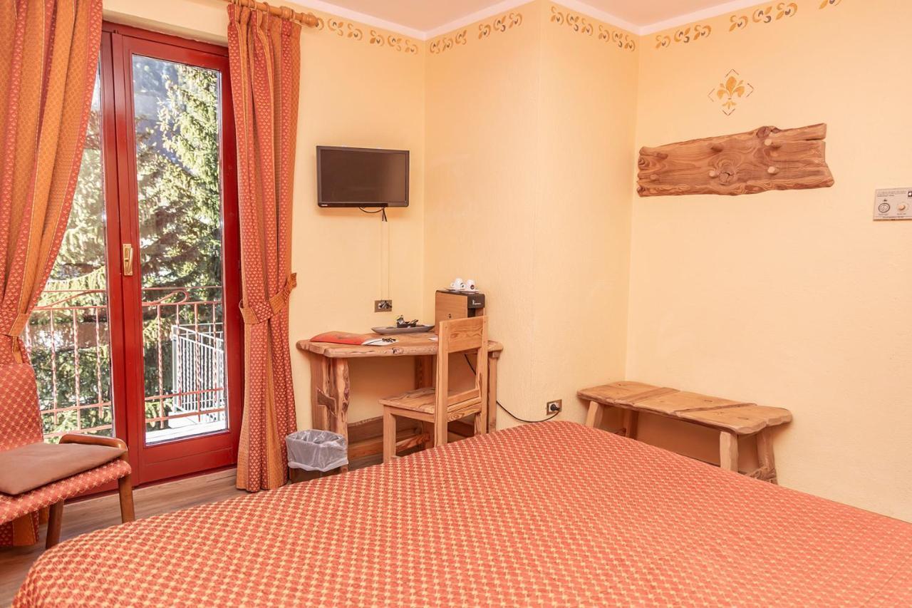 Hotel Chaberton Cesana Torinese Bagian luar foto