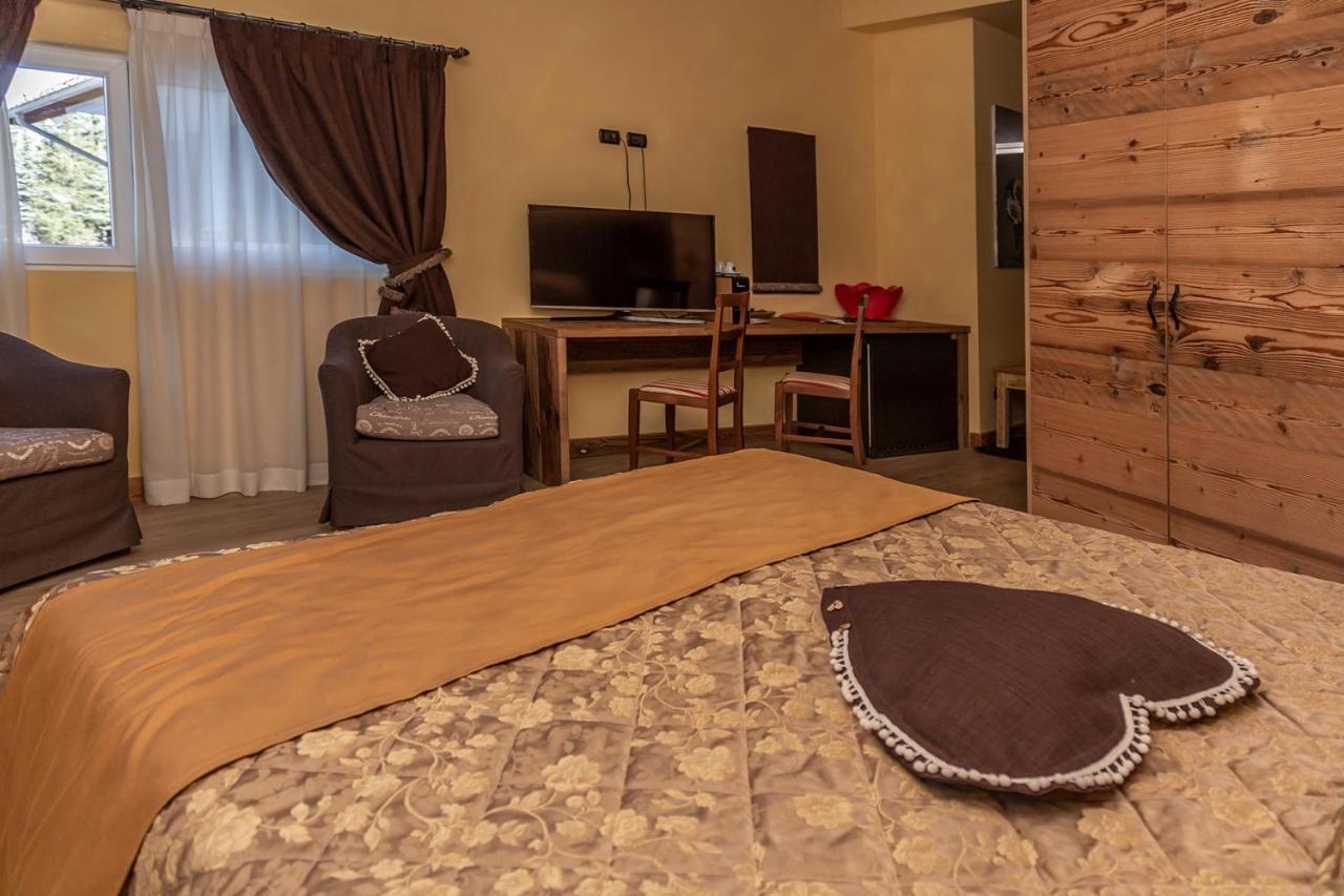 Hotel Chaberton Cesana Torinese Bagian luar foto