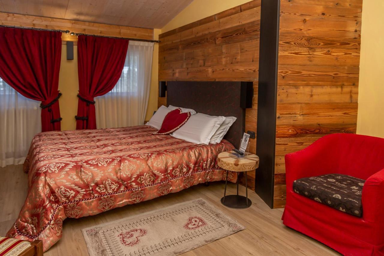Hotel Chaberton Cesana Torinese Bagian luar foto