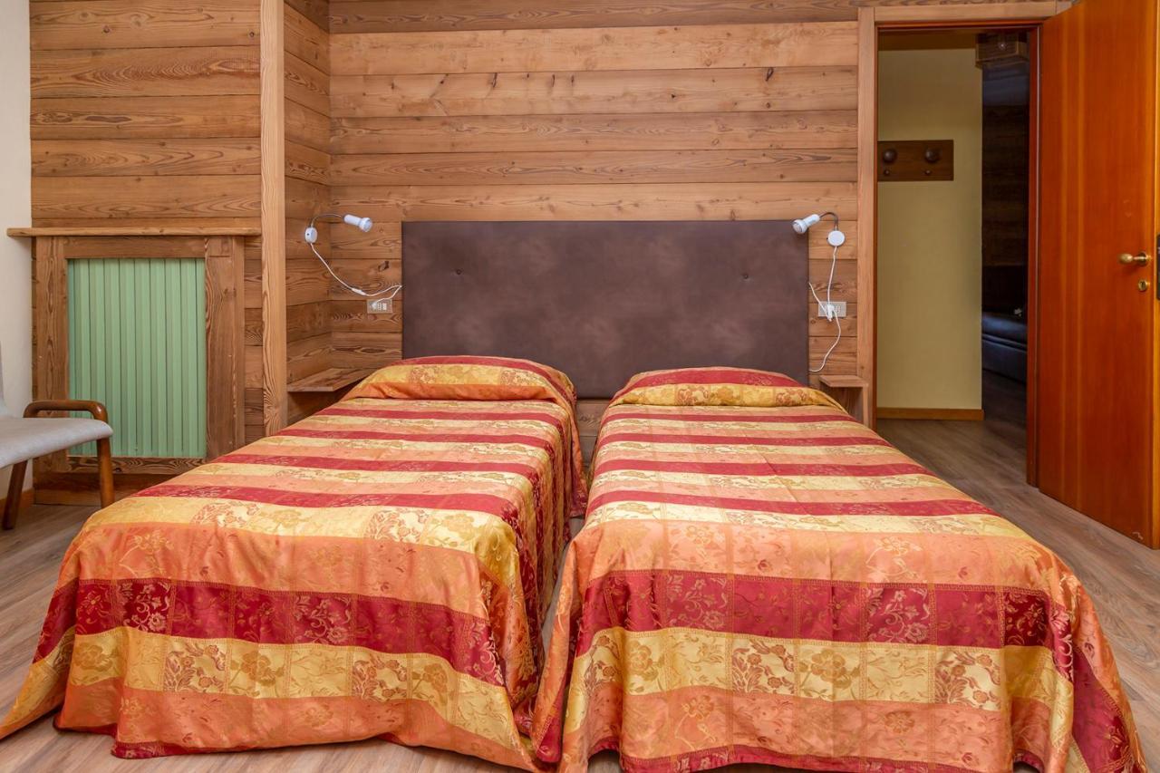 Hotel Chaberton Cesana Torinese Bagian luar foto