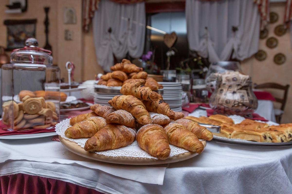 Hotel Chaberton Cesana Torinese Bagian luar foto
