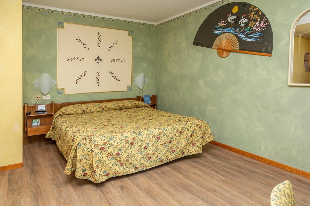 Hotel Chaberton Cesana Torinese Bagian luar foto